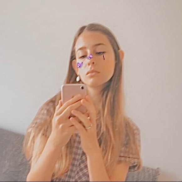 Meet your Posher, Brooke - Picture 1 of 1